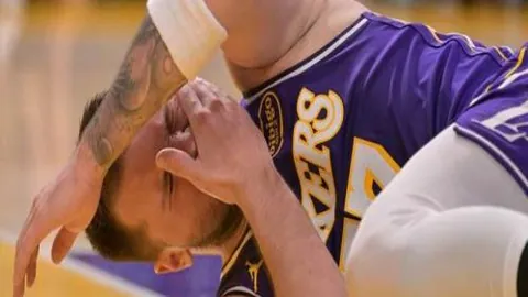 “阿森纳球星萨卡遭遇腿筋伤势，恢复时间预计长达数周”